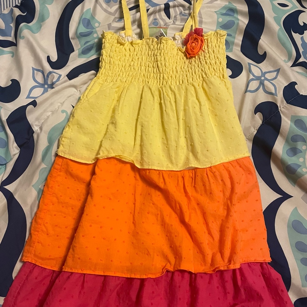 Beautiful summer dress! Great for a day under the sun with your little one!